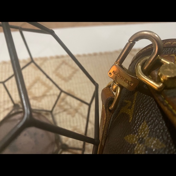 Louis Vuitton Vintage Crossbody - Picture 2 of 7